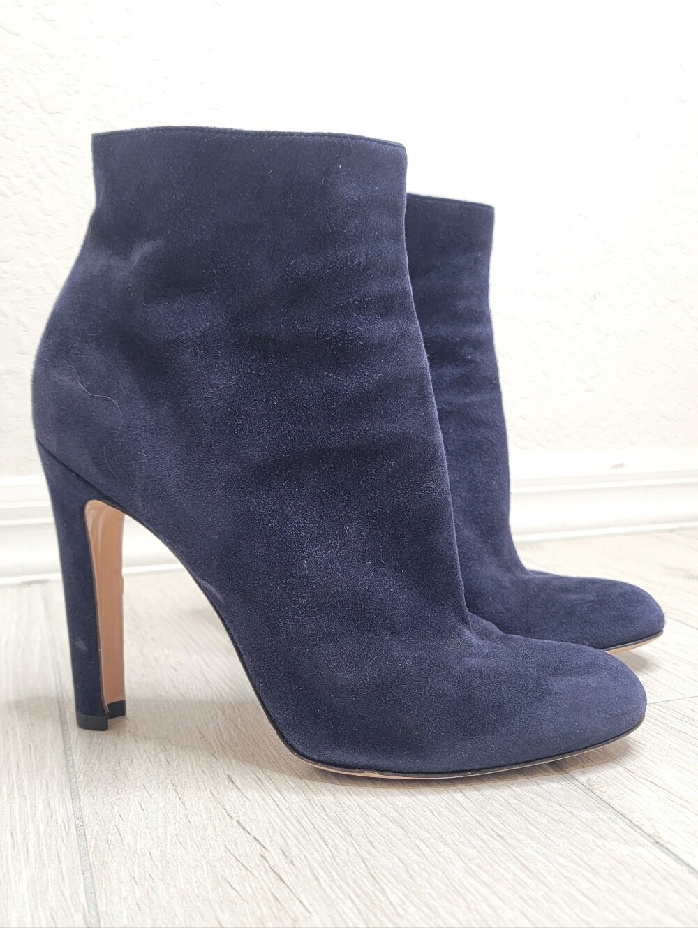 GIANVITO ROSSI Suede Ankle Boots In Navy 39.